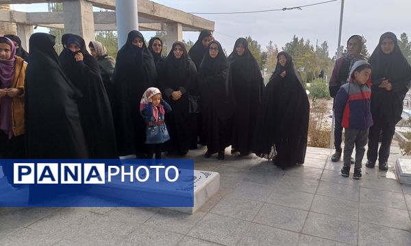 آیین غبارروبی و عطر افشانی قبور مطهر شهدای والامقام شهر کوهپایه