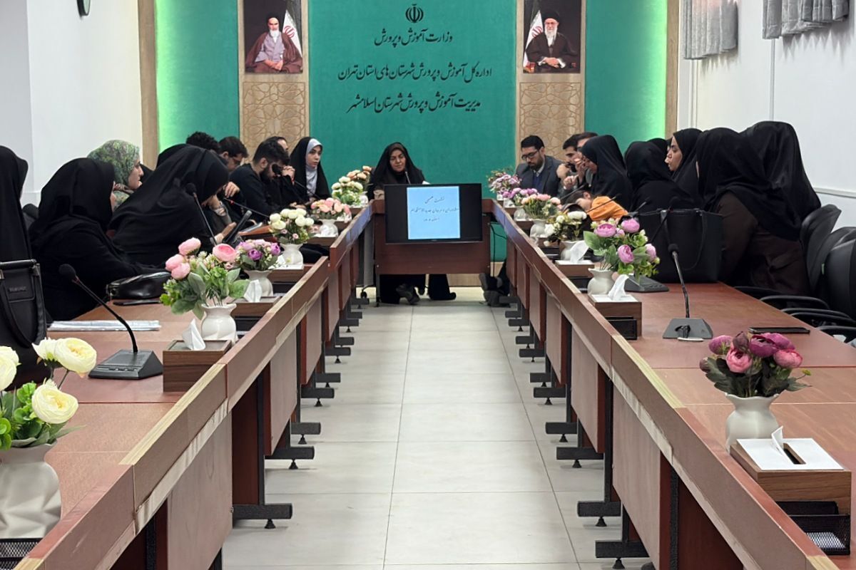 نشست صمیمی مشاوران و مربیان جدیدالاستخدام به مناسبت هفته امور تربیتی