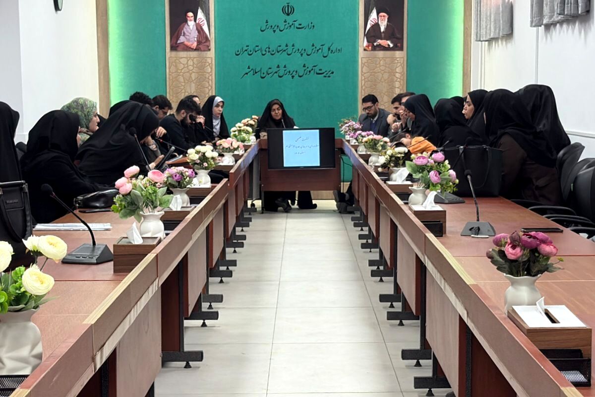 نشست صمیمی مشاوران و مربیان جدیدالاستخدام به مناسبت هفته امور تربیتی