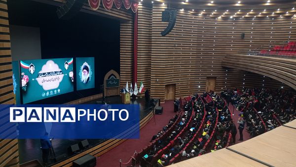 همایش زیست عفیفانه با موضوع عفت و حجاب در تالار ایوان‌ری