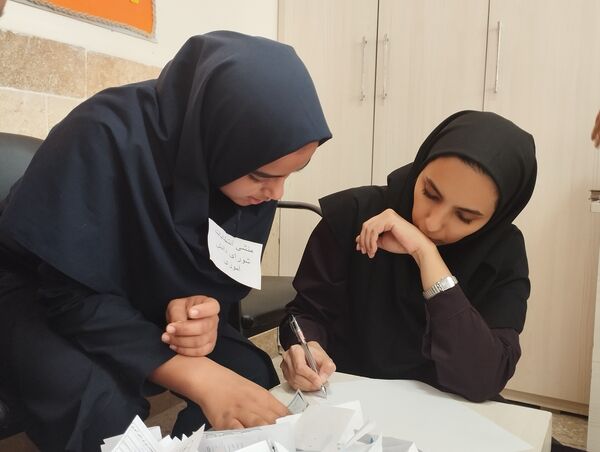 انتخابات شورای دانش‌آموزی در دبیرستان فاطمه آهنچی مشهد