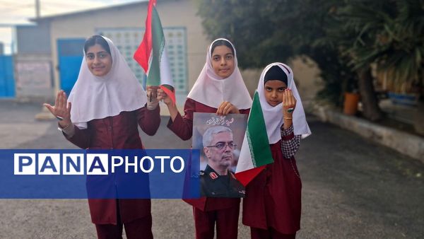 جشن باشکوه دهه فجر و پاسداشت پرچم جمهوری اسلامی در دبستان استقلال حاجی‌آباد