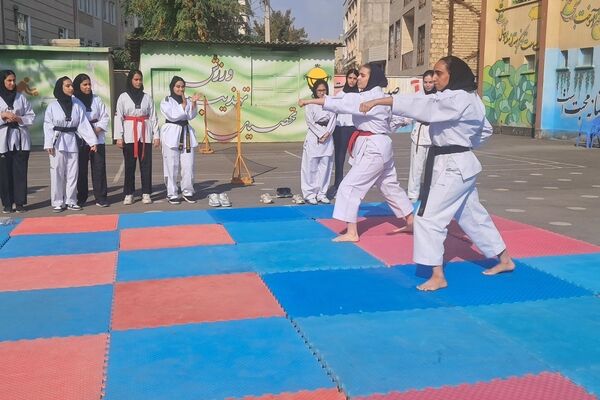 افتتاحیه المپیاد ورزشی درون مدرسه‌ای در دبیرستان شرافت 