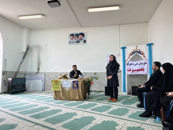 برگزاری جلسه پیشگیری از آسیب‌های اجتماعی در هنرستان بصیرت آشخانه