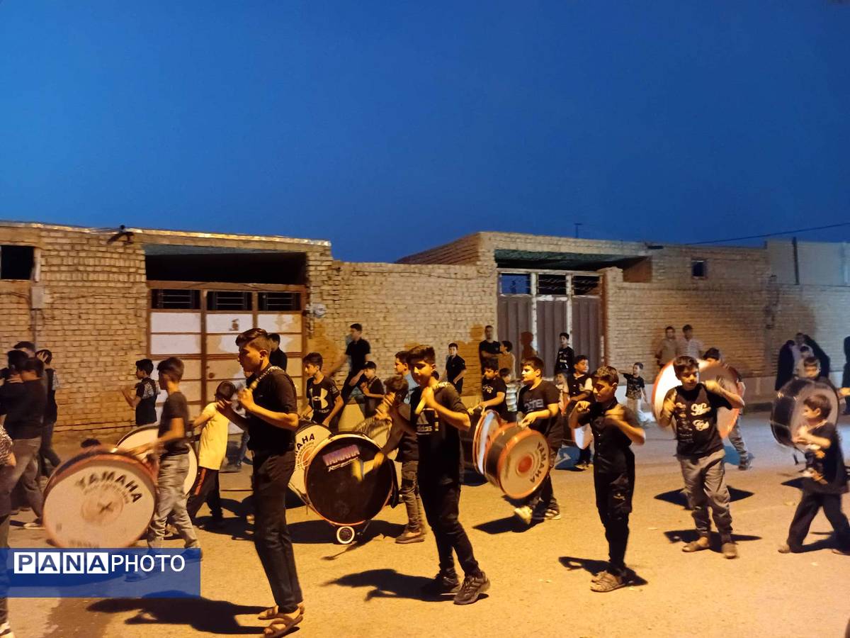 عزاداری هیئت زنجیر زنی روستای نقاب در شب شهادت امام رضا(ع)