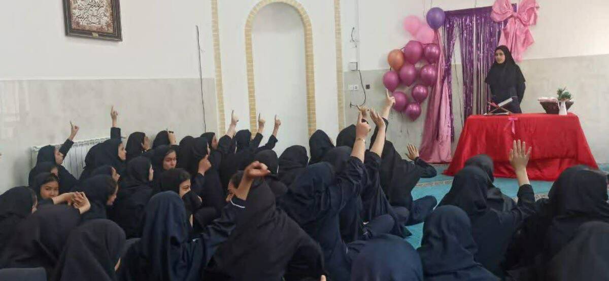 جشن دهه کرامت در دبیرستان نرجس خاتون روستای ورجان قم