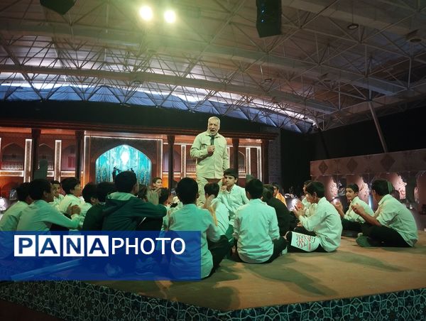 بازدید دانش‌آموزان از نمایشگاه اقتدار شیراز