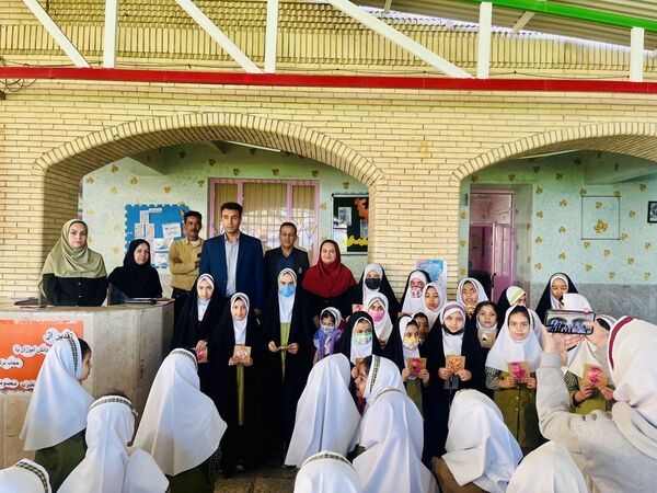 تجلیل از دانش‌آموزان محجبه 