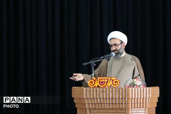 میزبانی میبد از طنزپردازان یزدی در شبی سرشار از لبخند