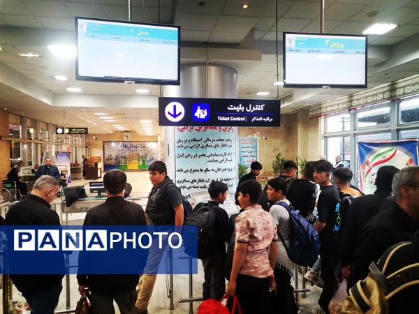 کاروان دانش‌آموزی «سه روز در بهشت» نیشابور