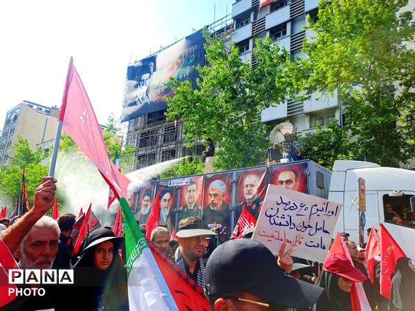 آخرین سلام؛ از میدان انقلاب تا میدان آزادی، تهران در آیین وداع با رهبر شهید