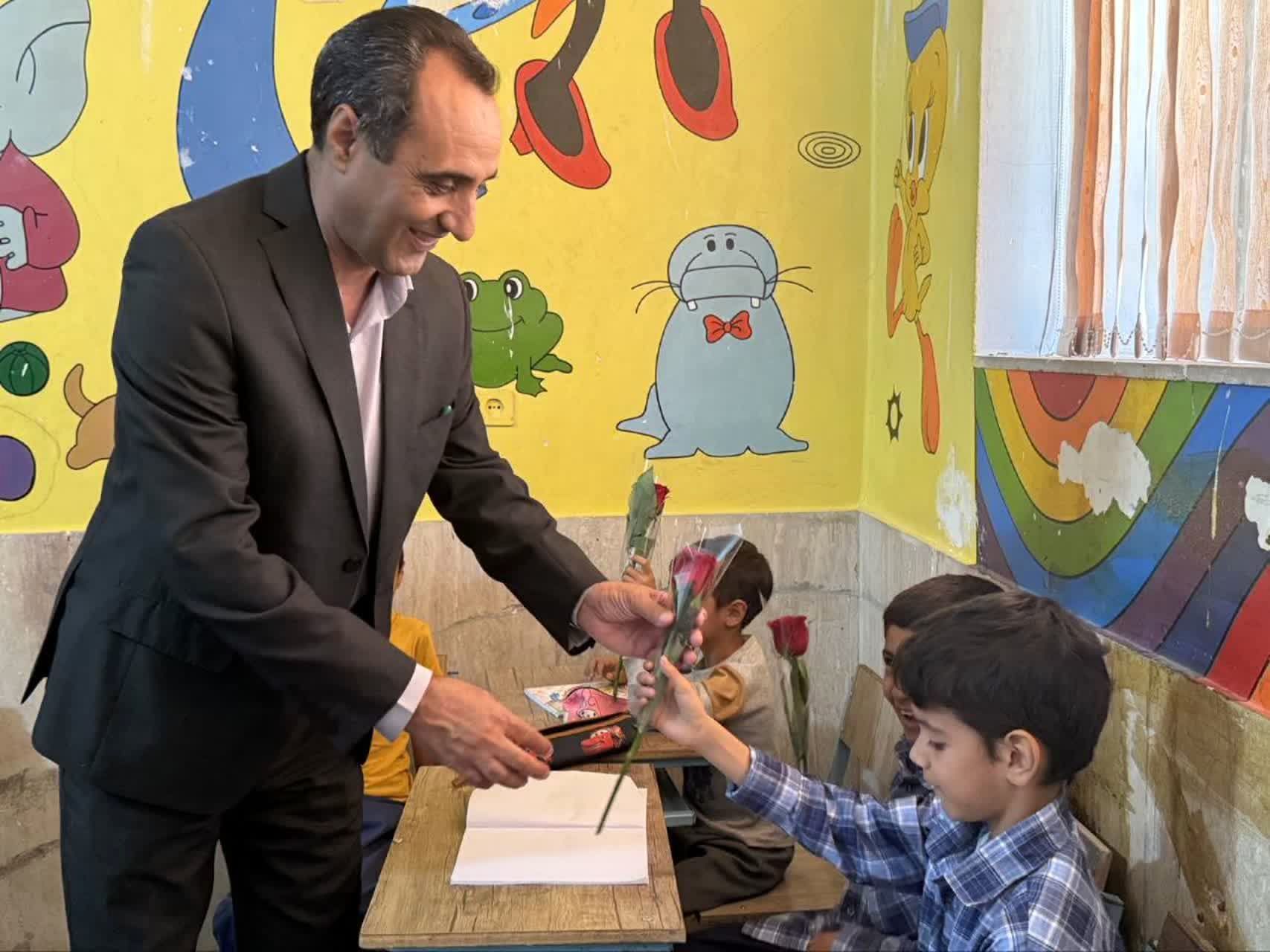 بازدید مدیر کل بهزیستی استان یزد از دبستان شفق به مناسبت روز جهانی کودک