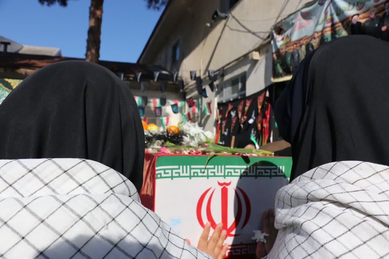 پیکر شهید گمنام در مدارس دخترانه گرگان مورد استقبال قرار گرفت