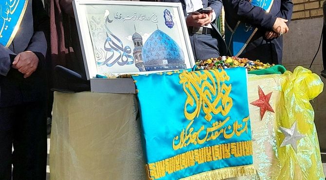 خادمان مسجد مقدس جمکران نیمه‌شعبان را به مدرسه توحید آوردند