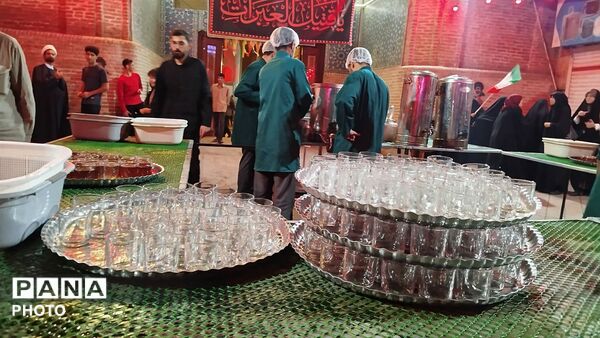 قاب پانا میزبان چای، چایخانه حضرت زهرا (س) در صد و چهل و چهارمین شب 