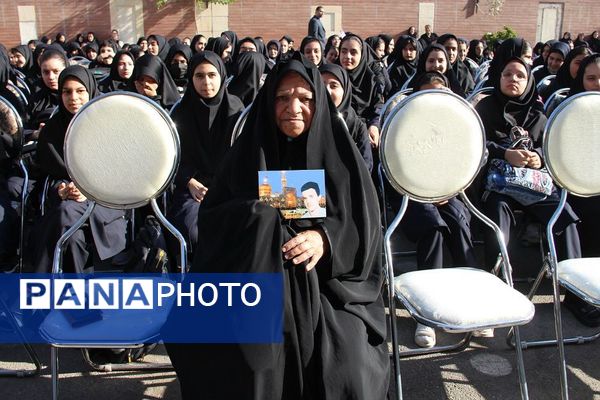 برگزاری جشن مهر محمدی با حضور مسئولان در مدرسه بانو عفت آهنگری ناحیه یک شهرری