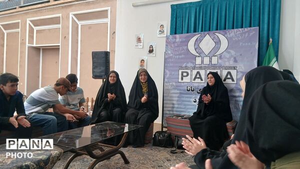 نشستِ هم‌افزایی خبرنگاران پانا در خانه شعر و ادب