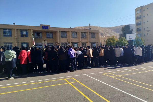 بازارچه نوروزی در هنرستان مرضیه 