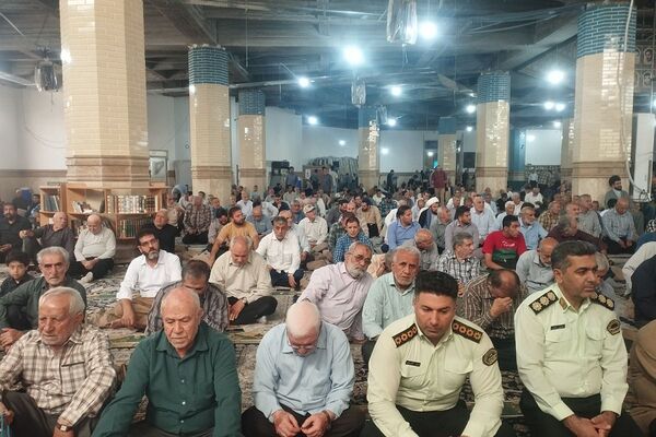 برپایی میز خدمت آموزش و پرورش شهرستان قدس در مصلی نماز جمعه