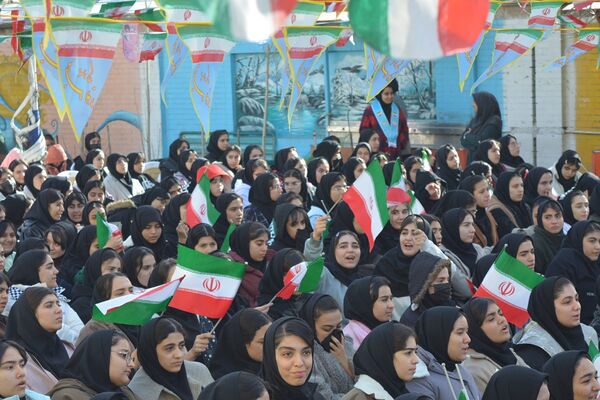 زیر پرچم ایران