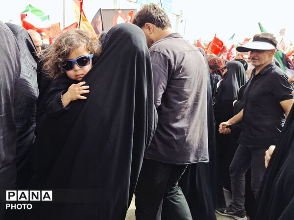 وداع پرشور نوجوانان با آقای شهید ایران 