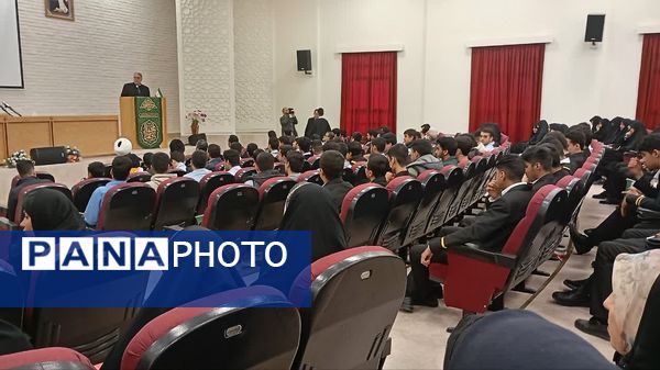 نشست صمیمی جوانان با حضرت آیت الله نورمفیدی
