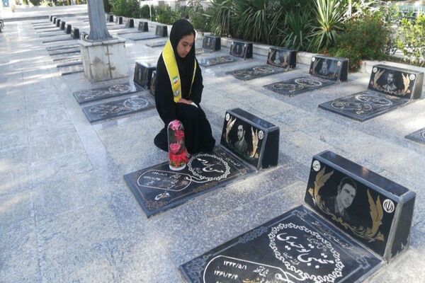 حضورپیشتازان دبیرستان شهید مجید دهنوی درگلزار شهدای بهشت فضل نیشابور