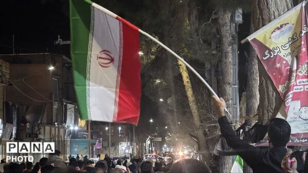 میدان مرکزی خلیل‌آباد‌ مملو از عاشقان انقلاب