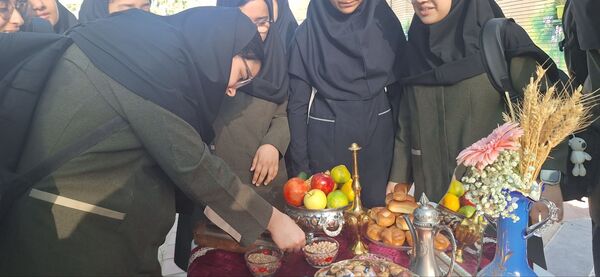 پاسداشت آیین کهن مهرگان در دبیرستان فرزانگان دوره اول