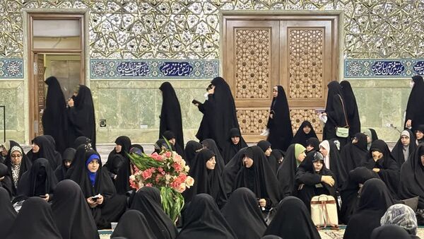 آیین غبارروبی حرم حضرت معصومه(س) با حضور بانوان طلبه