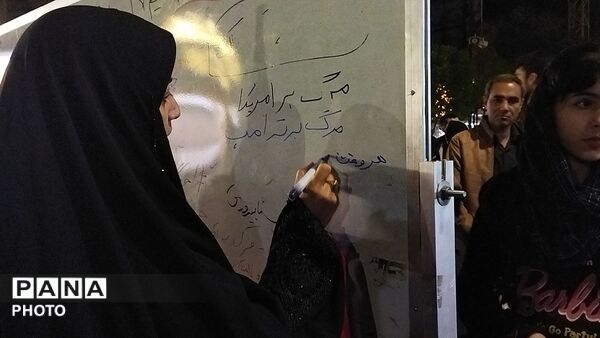 چرا باید در میان خیابان باشیم ؟!