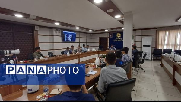 پانایی‌ها نوراوی مهر می‌شوند