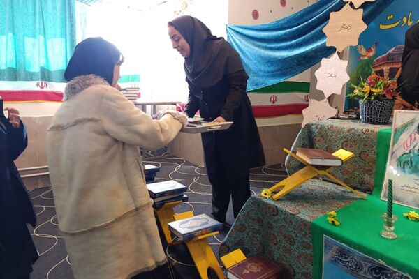 محفل انس با قرآن کریم در دبیرستان حاج بهادر گراشی ناحیه ۳