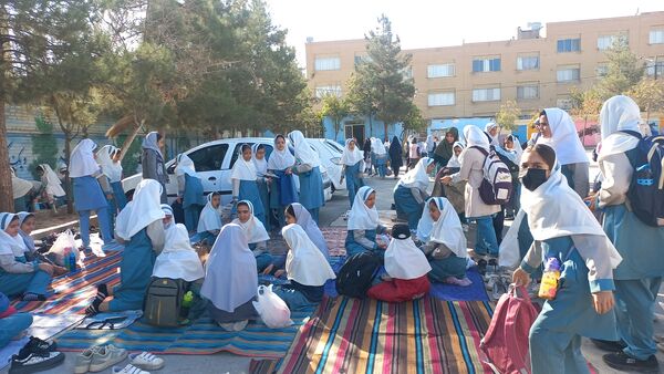 شادی و نشاط در روز جهانی کودک در دبستان لطیفه 