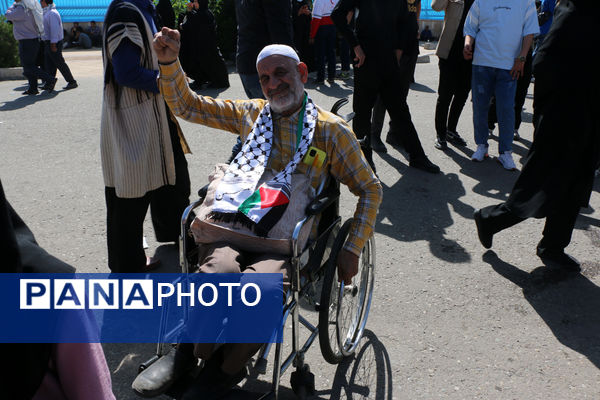 جلوه‌هایی از حضور نوجوانان در مراسم سالگرد ارتحال امام خمینی(ره)