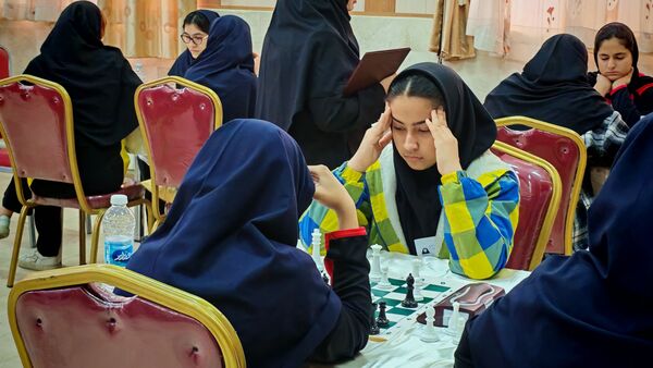 مسابقات ورزشی شطرنج دانش آموزان دوره دوم