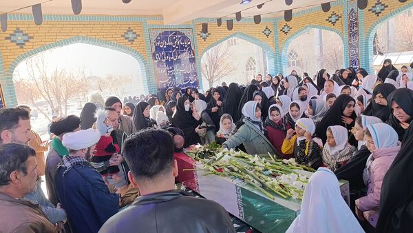 مراسم تشییع شهید گمنام در شهر سفیددشت 