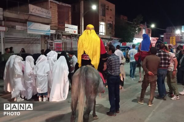 در سایه خطبه غدیر؛ کاروان نمایش آئینی در قلب اجتماعات شبانه مردمی