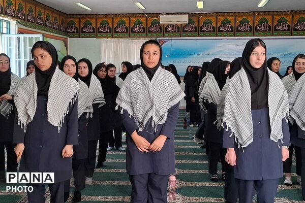 رزمایش رژه اقتدار در دبیرستان بنت الهدی بهارستان‌دو