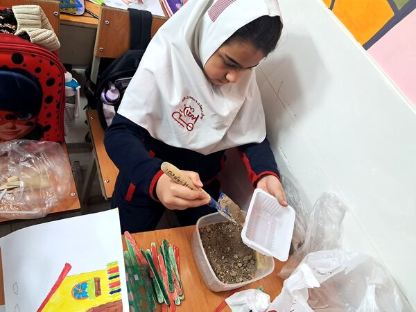 روز درختکاری متفاوت در دبستان ارمغان هستی ناحیه 3 کرج