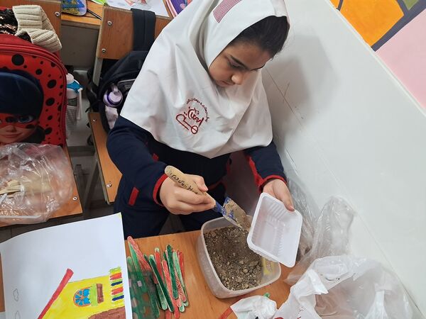 روز درختکاری متفاوت در دبستان ارمغان هستی ناحیه 3 کرج