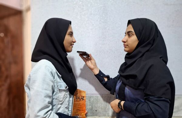 کلاس هنر خط و زیبایی شناسی  در دبیرستان دخترانه شهید رستمرودی ورامین
