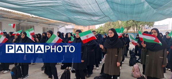 آیین بازگشایی مدارس و استقبال از دانش آموزان در دبیرستان فرزانگان دوره ی اول