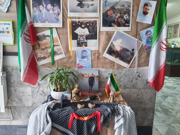 بزرگداشت یاد شهدای دفاع مقدس در دبستان دخترانه نوفل لوشاتو ناحیه سه