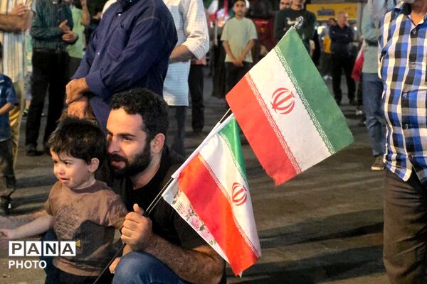 تداوم حضور در خیابان‌ها؛ رمز اتحاد و پیروزی 