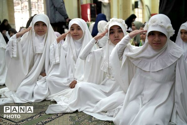  شور و شعور دخترانه در جشن میلاد حضرت معصومه (س) در همدان
