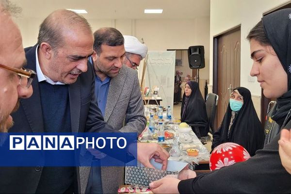 جشنواره غذاهای بومی محلی در سرای محله نسیم شهر