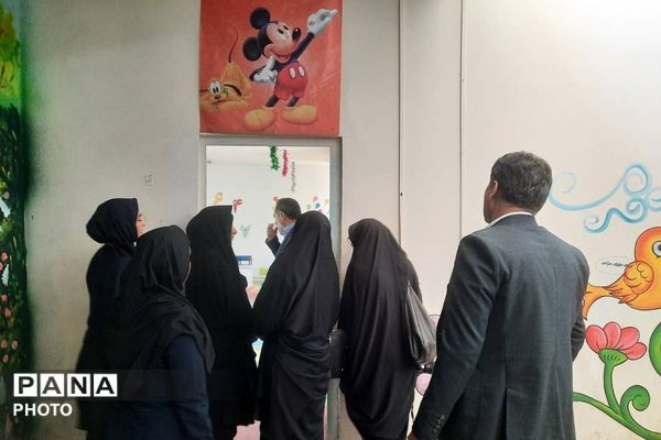 بازدید مدیر آموزش و پرورش ناحیه دو شهرری از دبستان شهید چمران