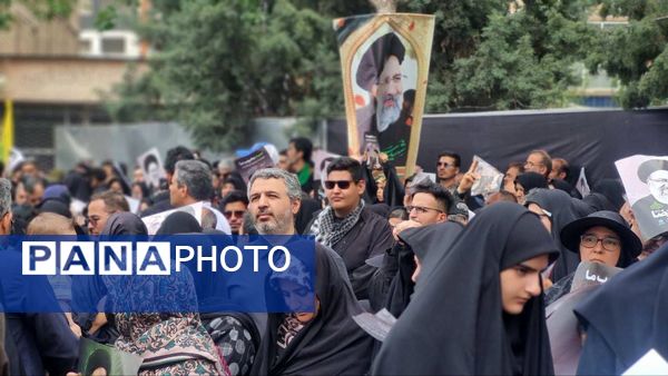 سیل خروشان زائران و مجاوران رضوی در مراسم تشییع پیکر شهدای خدمت