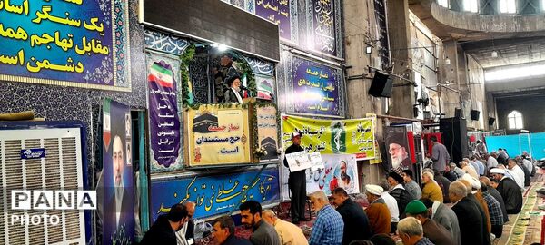 نماز جمعه با حضور مردم در مسجد جامع شهرستان نیشابور 